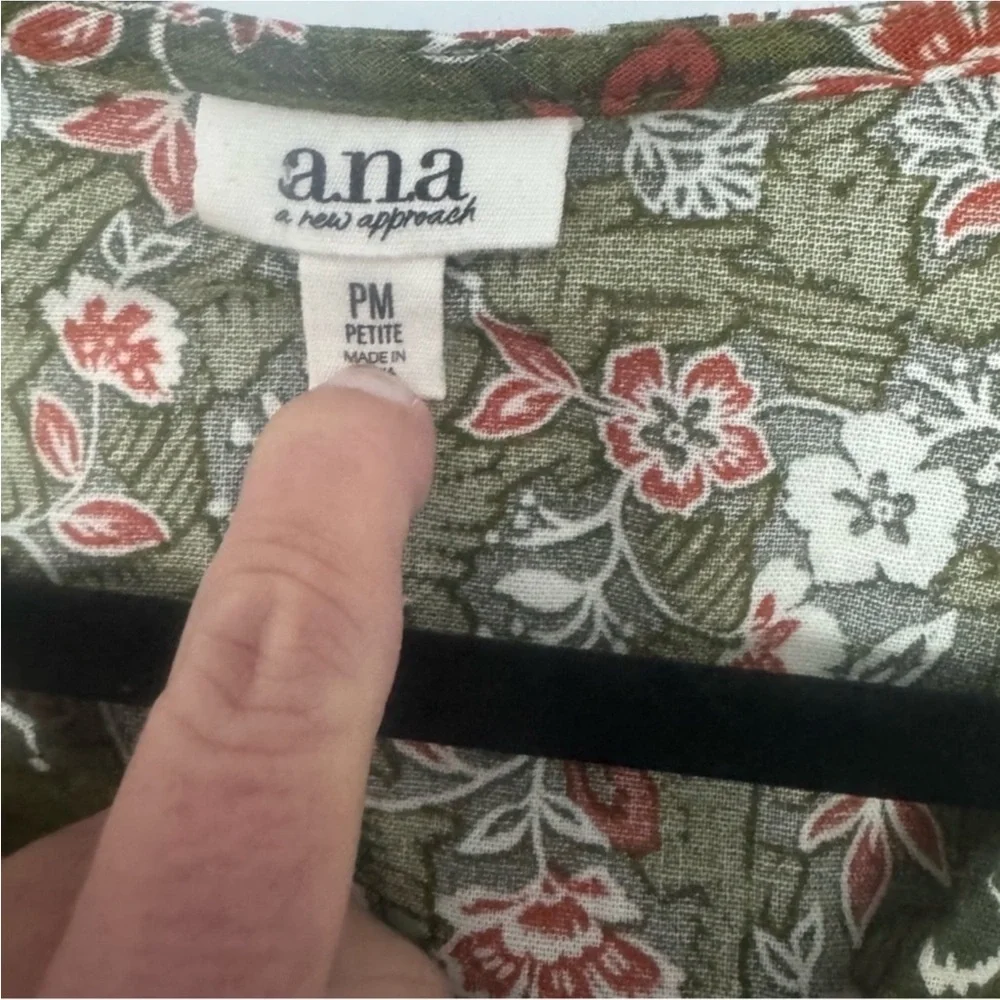 a.n.a Green Floral Blouse Floral Green Women's Top